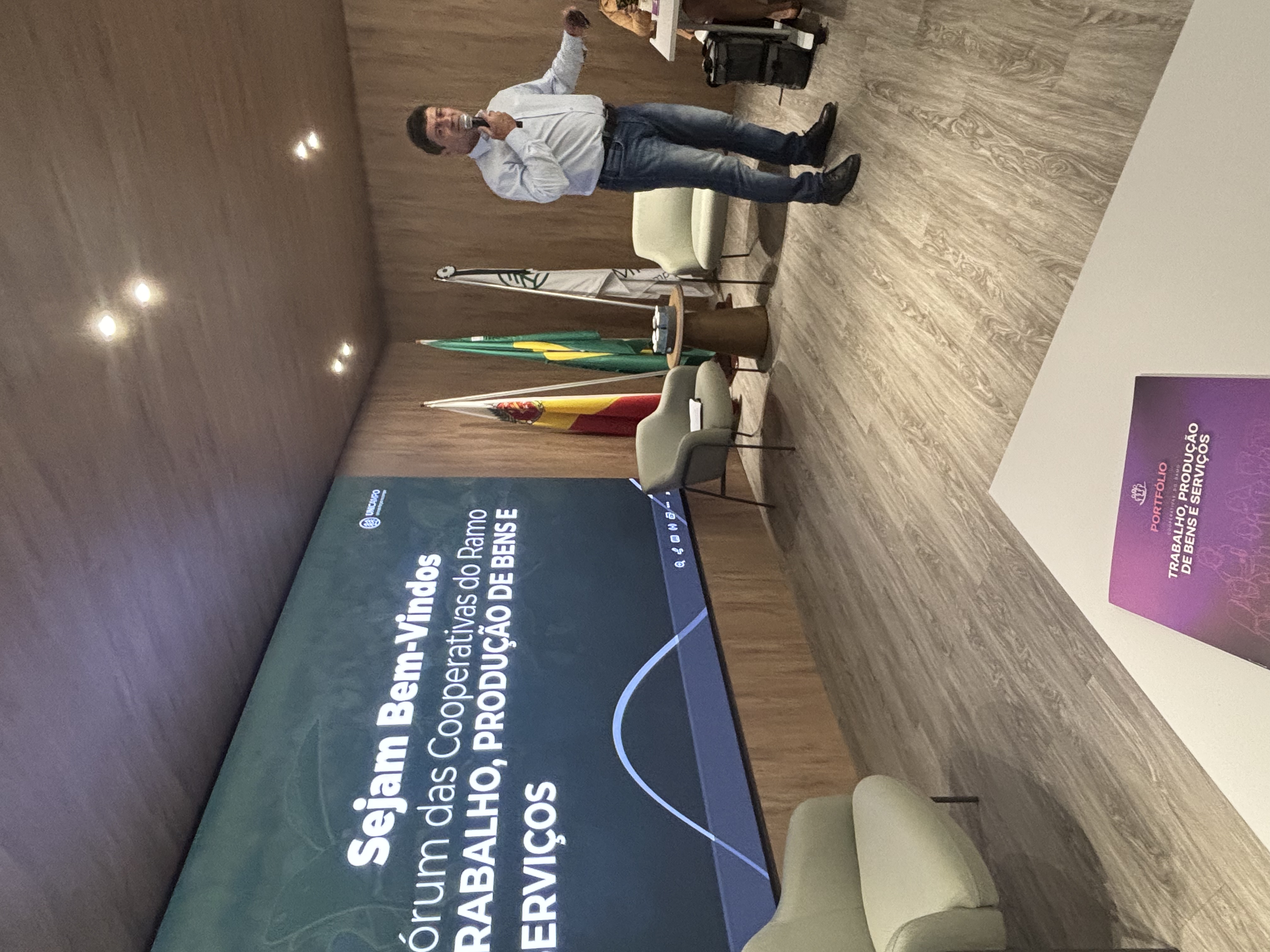 Sistema OCB e Ocepar debatem desafios do Ramo TPBS em Maringá 