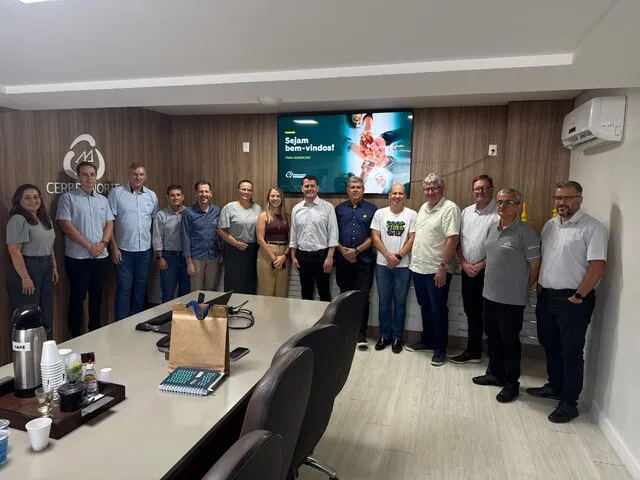 Visita a cooperativas de eletrifica&ccedil;&atilde;o fortalece atua&ccedil;&atilde;o em SC