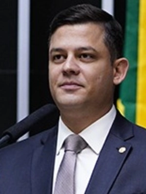 Ti&atilde;o Medeiros