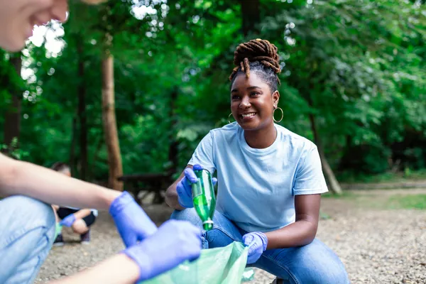 Centcoop: melhores condi&ccedil;&otilde;es para catadores de recicl&aacute;veis por meio da intercoopera&ccedil;&atilde;o