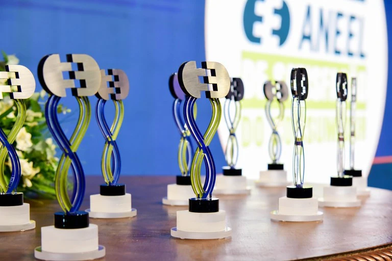  Imagem dos troféus do prêmio Aneel de Safisfação do Consumidor