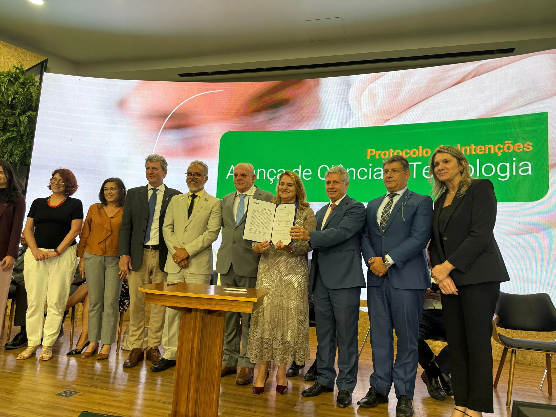 Sistema OCB e Embrapa selam alian&ccedil;a pelo clima e sustentabilidade