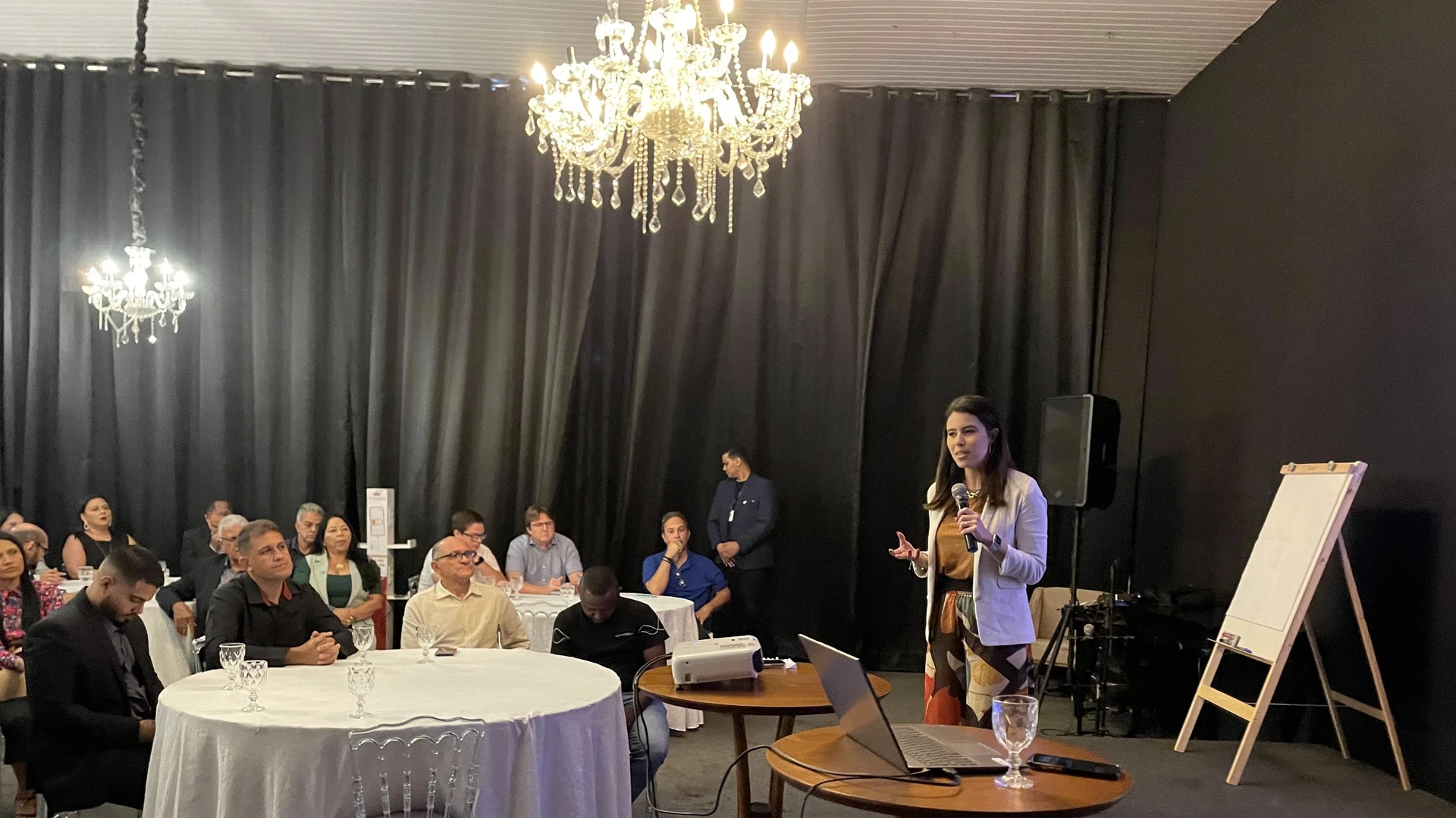 Fabíola Nader Motta se apresenta em painel sobre representatividade no LegislaCoop maranhense