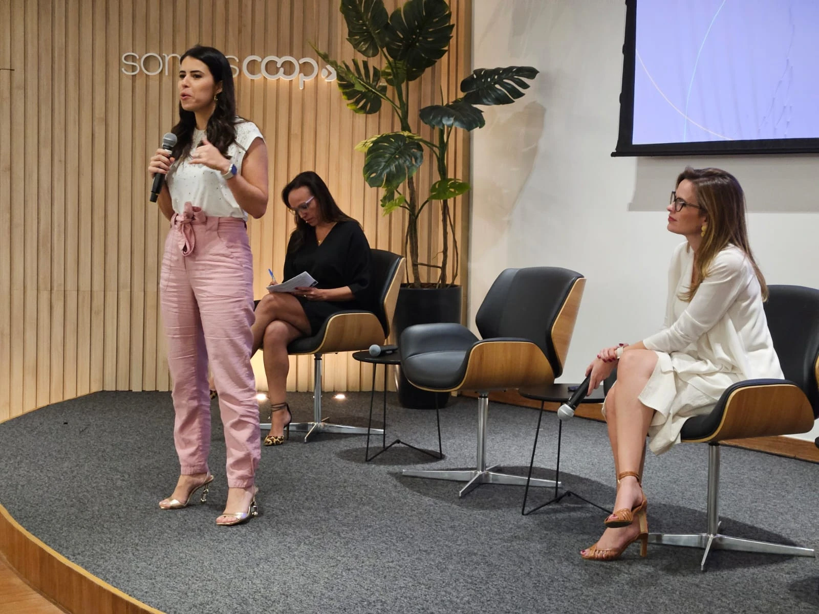Fab&iacute;ola Nader Motta fala sobre a import&acirc;ncia da troca de experi&ecirc;ncias