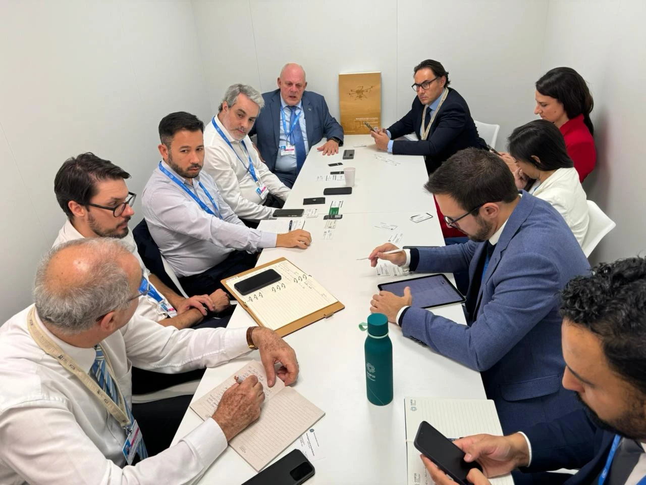 Representantes do Mapa em reuni&atilde;o com cooperativisitas