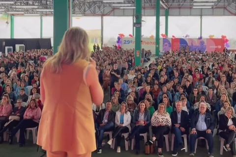 Tania Zanella destaca for&ccedil;a feminina em encontro da Cotrijal